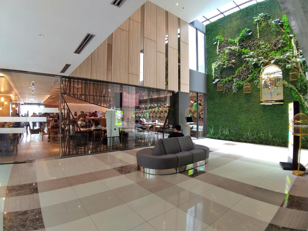 Maxone Platinum Hayam Wuruk Hotel Jakarta Exterior photo