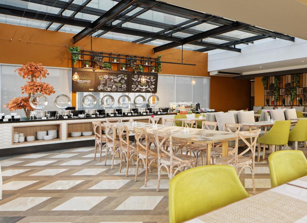 Maxone Platinum Hayam Wuruk Hotel Jakarta Exterior photo