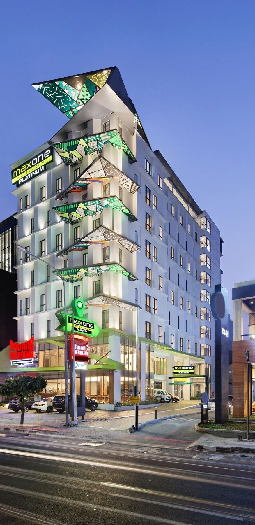Maxone Platinum Hayam Wuruk Hotel Jakarta Exterior photo